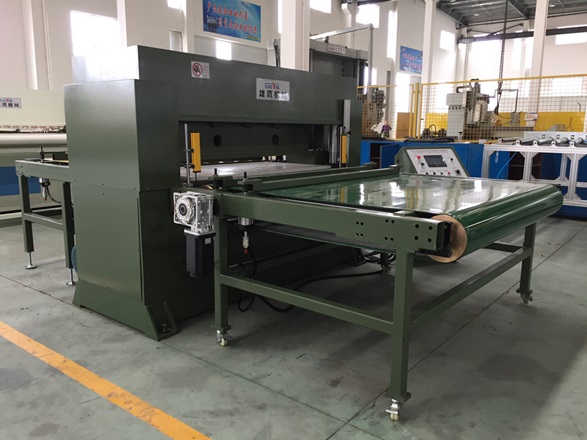 XYJ－3/120、150 偽裝布整板自動送料裁斷機